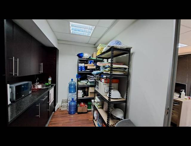 BUSINESS PROPERTY TO RENT IN ESSENWOOD